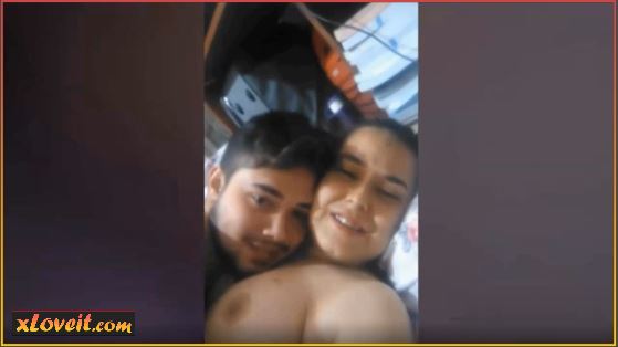 Kardeşinin yarrağını abla şevkatiyle yaladı