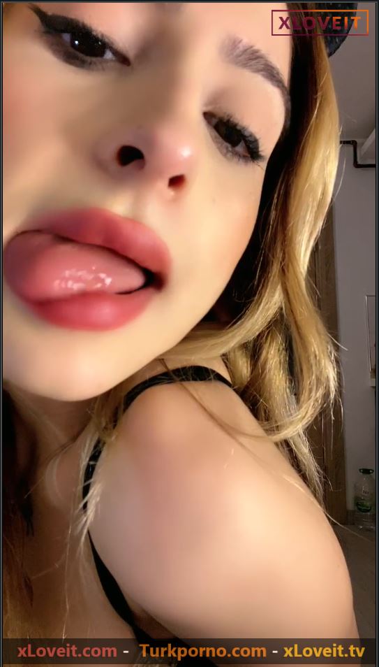 Pabirli ifşa Canlı yayında dayanamadı ufaktan ağzına aldı