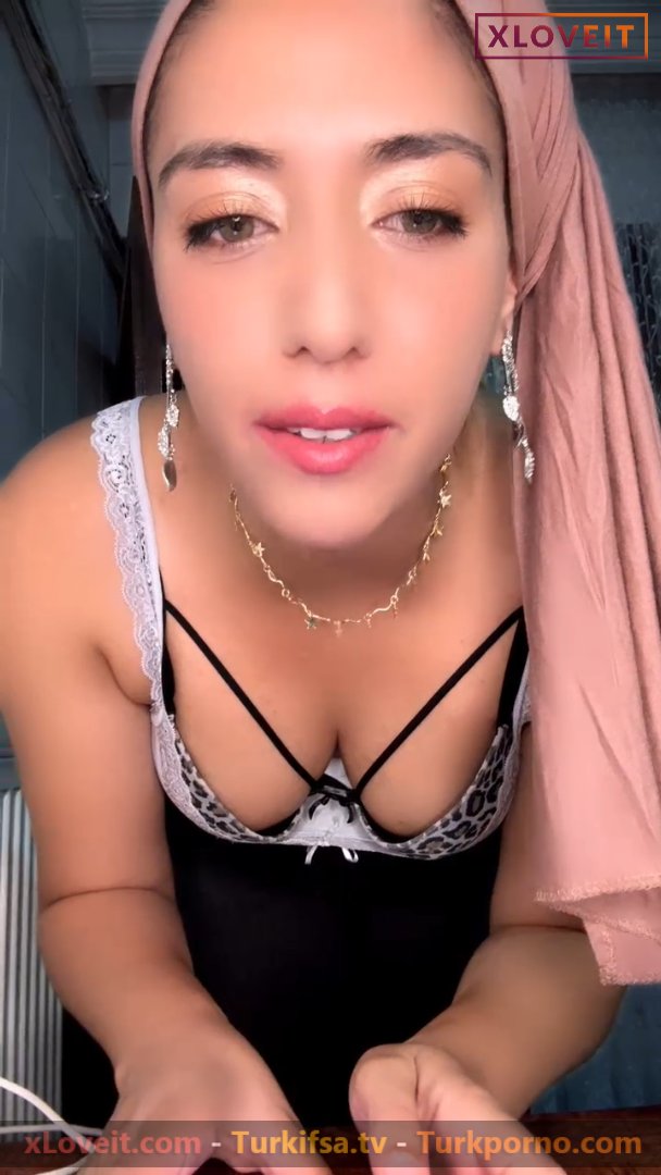 Türbanlı Yağmur ifşa Seksi kaşardan taytlı yayın seyret